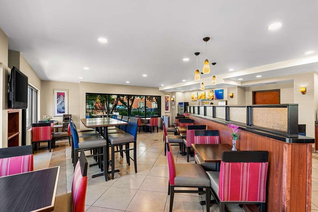 Comfort Suites Vacaville-Napa Valley Area Restaurant photo