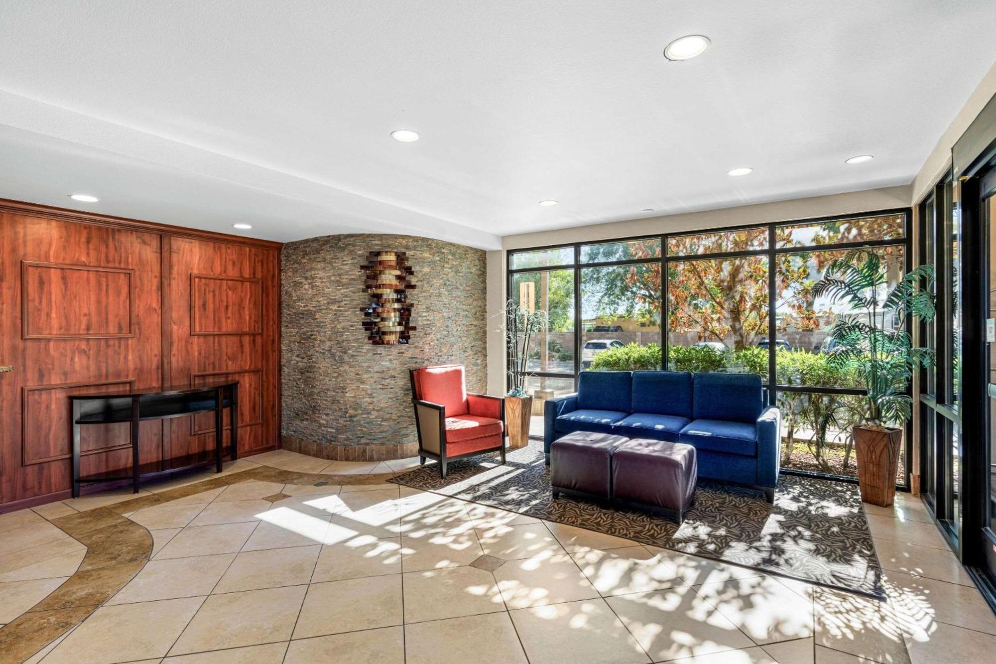 Comfort Suites Vacaville-Napa Valley Area Exterior photo